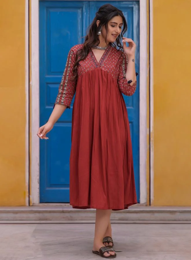 ملائم فستان قطني واسع بطبعة زهور بلون عنابي